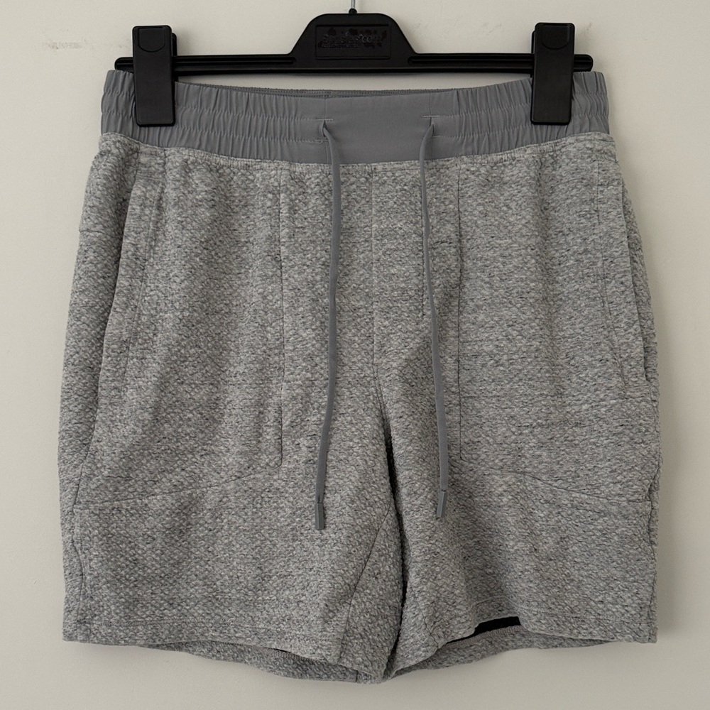 Lululemon Men's Light Gray Drawstring Athletic Shorts Size: M